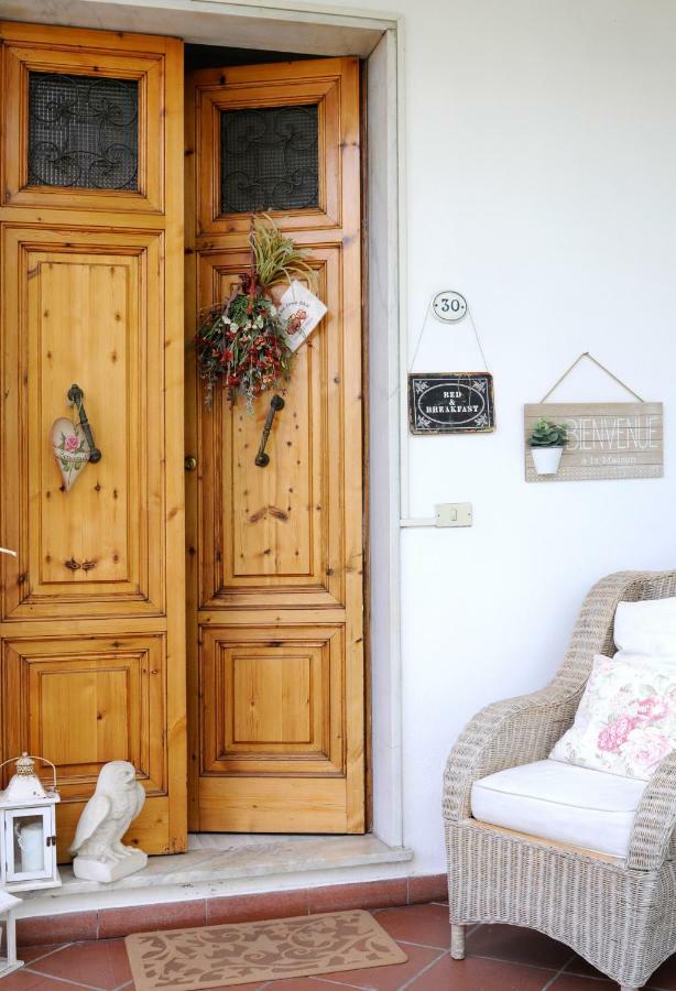 Tre Civette Sul Como Bed & Breakfast Marina di Massa Exterior photo