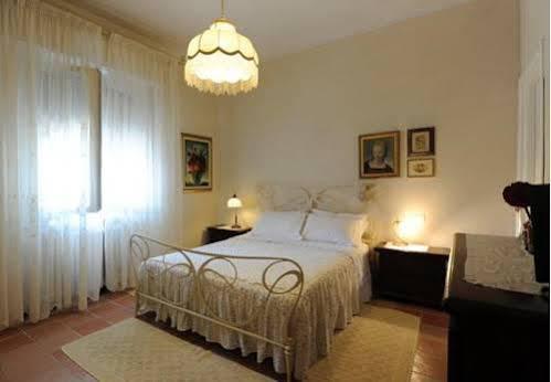 Tre Civette Sul Como Bed & Breakfast Marina di Massa Exterior photo