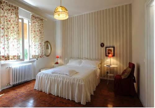 Tre Civette Sul Como Bed & Breakfast Marina di Massa Exterior photo